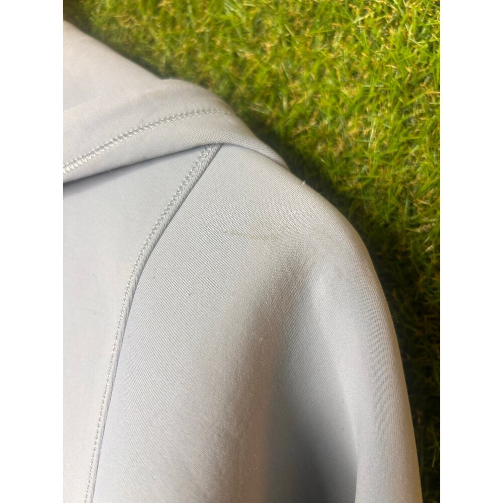 Lululemon Challenge Round Hoodie Rhino Gray Athleisure Pullover Cropped Size 2 - Picture 5 of 10